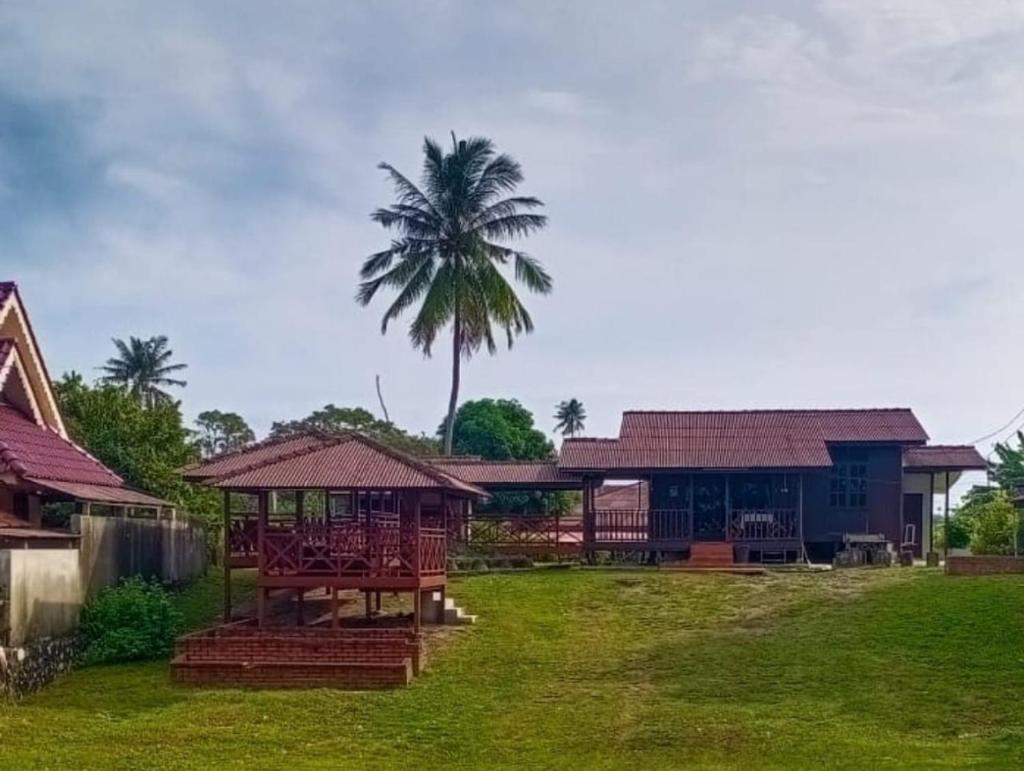 Kampong Style Homestay Pengkalan Balak - Sea View
