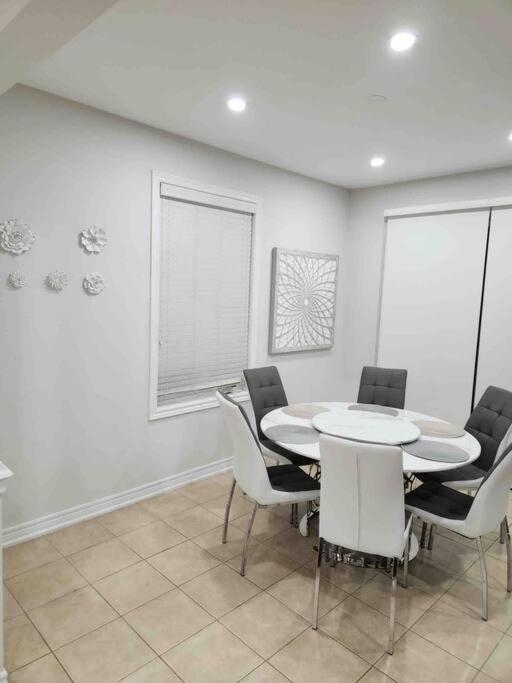 Luxury 4-Bedrooms Home… photo 1