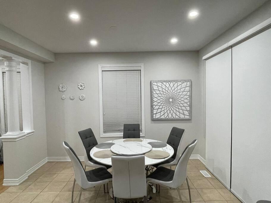 Luxury 4-Bedrooms Home… photo 4