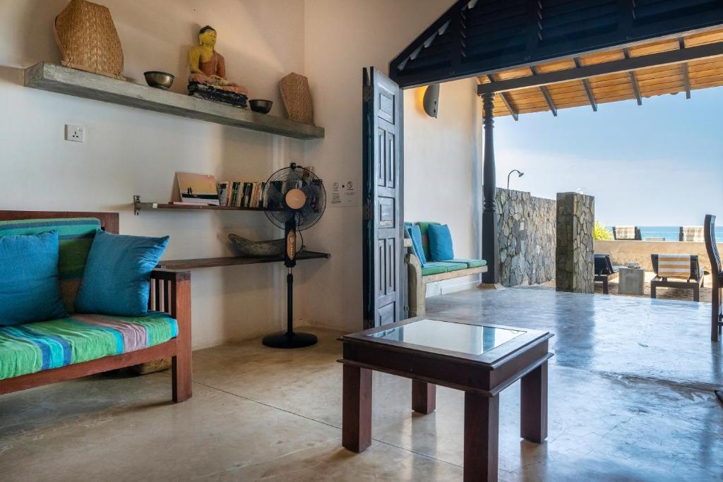 Blue Parrot Beach Villa photo 2