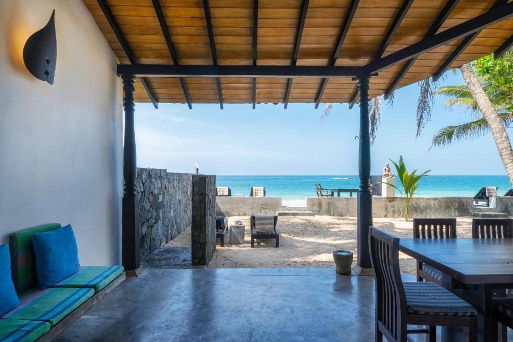 Blue Parrot Beach Villa photo 1