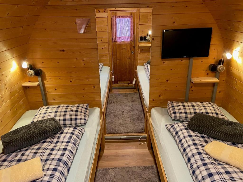 Inn-side ADVENTURE CABINS photo 3
