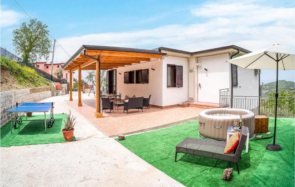 Nice Home In Laureana Cilento With 3 Bedrooms, Wifi And Jacuzzi