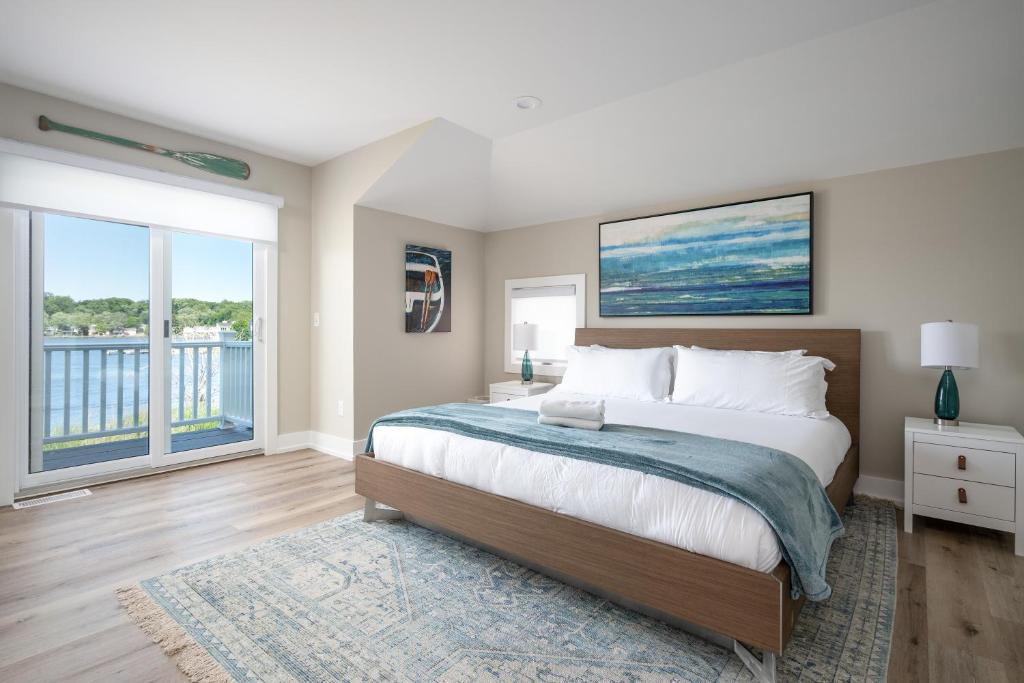 Luxurious Home on Lake Kalamazoo photo 1
