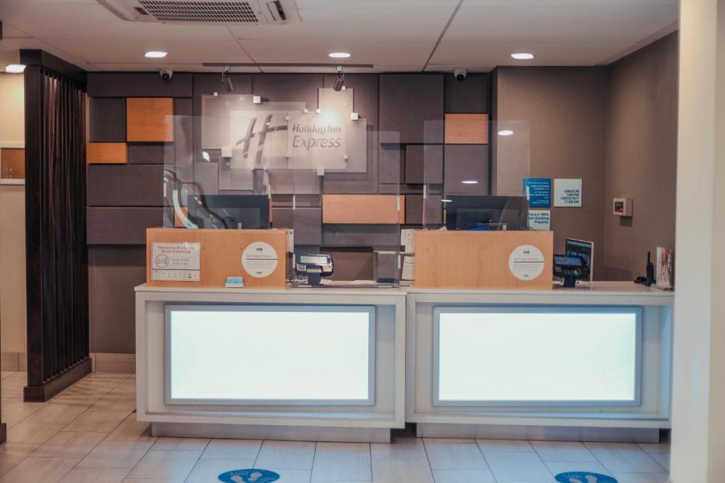 Holiday Inn Express - Allentown North, an IHG Hotel photo 2