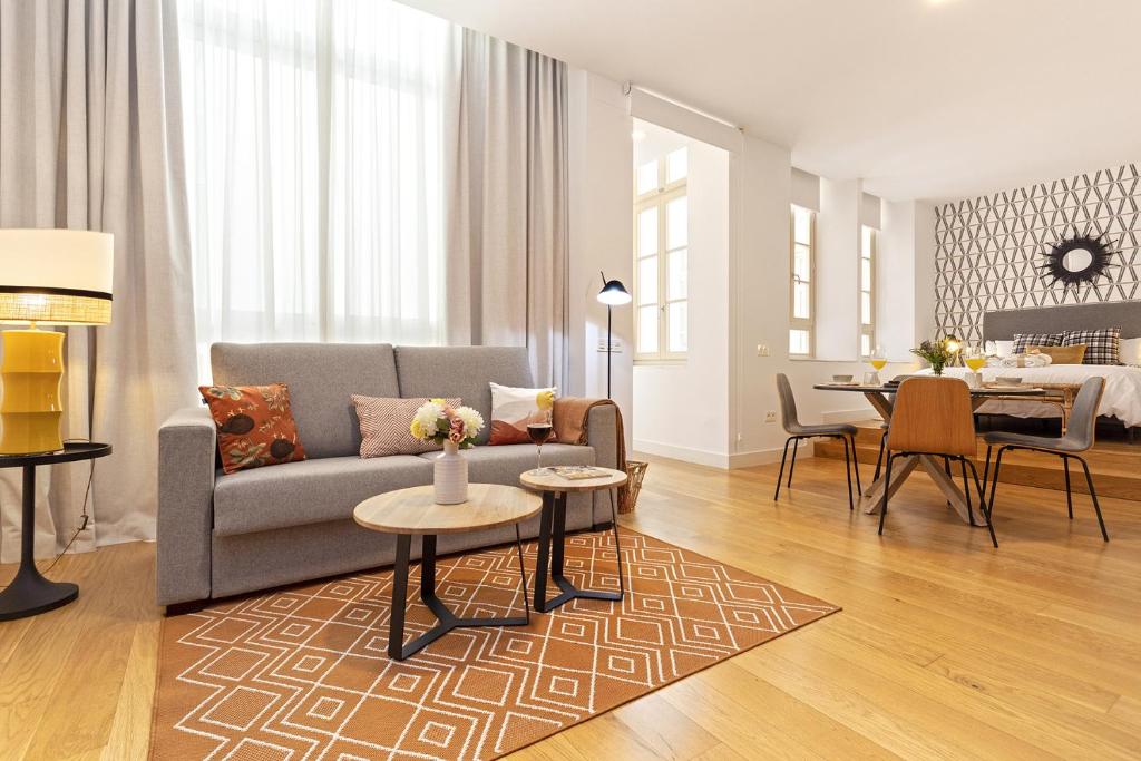 -MalagaSunApts-Deluxe Historic Centre - Tap to explore photos
