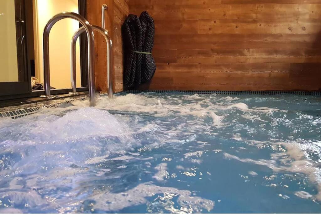 Chalet Luxe Piscine chauffée, vue lac, 400m pistes photo 3