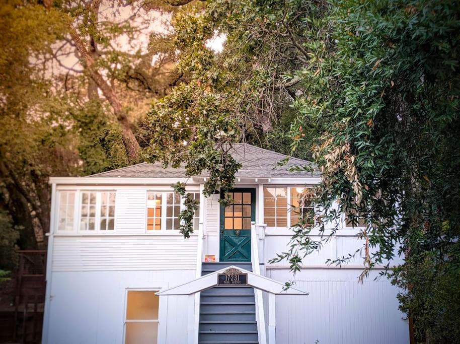 Oaklore: Your Sonoma Storybook Retreat: Three Miles to Sonoma Square