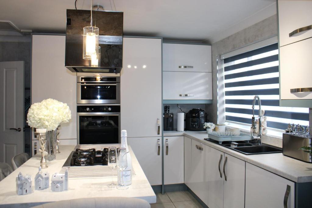 Stylish 4-Bedroom House near NEC/BHX Room Type - Four-Bedroom House
