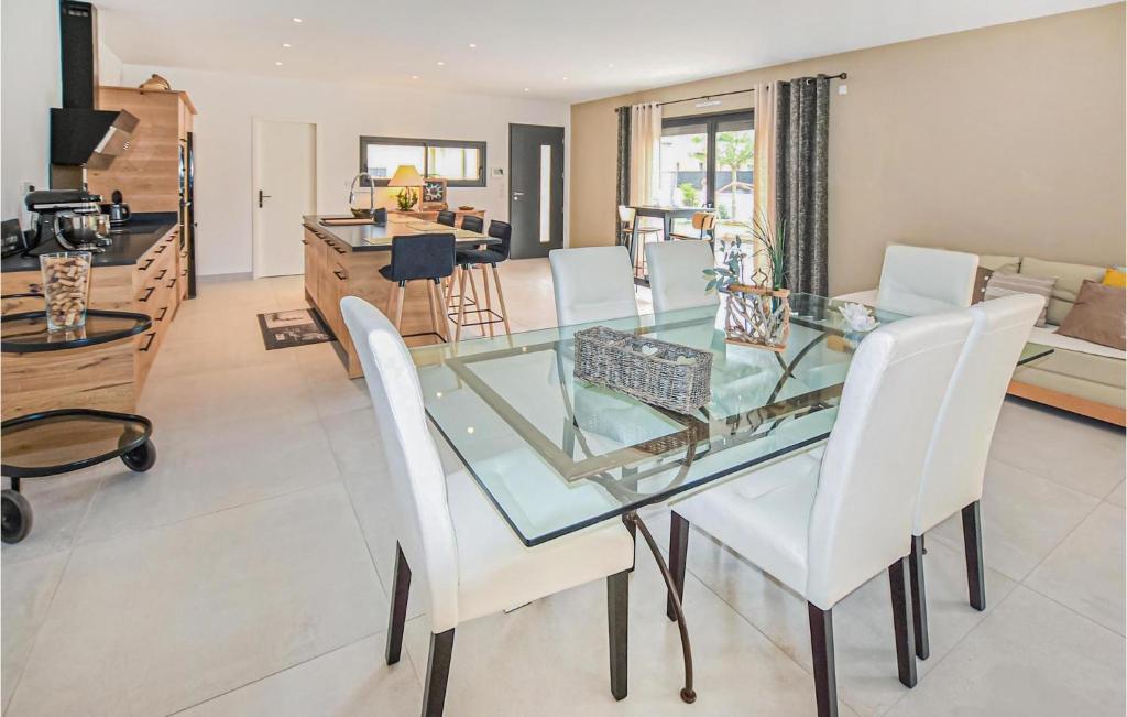 Stunning Home In Robion With Outdoor Swimming Pool, Wifi And Private Swimming Pool photo 3
