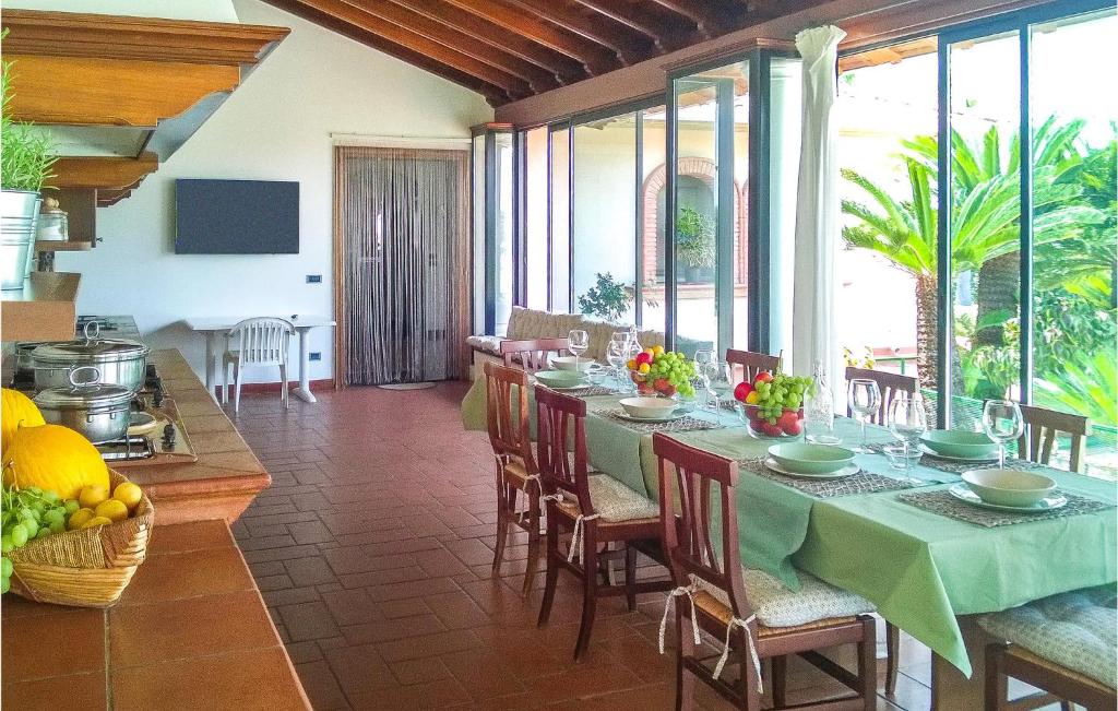 Awesome Home In Ispica With 4 Bedrooms, Wifi And Private Swimming Pool photo 3