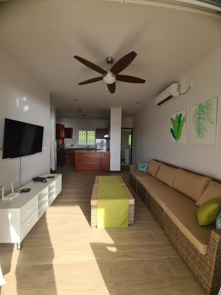 CRYSTAL SHORES Self Catering Apartments - Beau Vallon, Seychelles photo 3