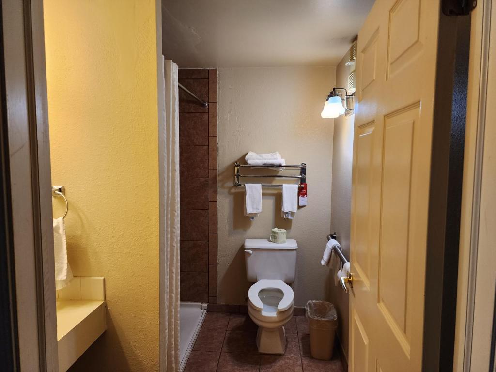Econo Lodge & Suites photo 1