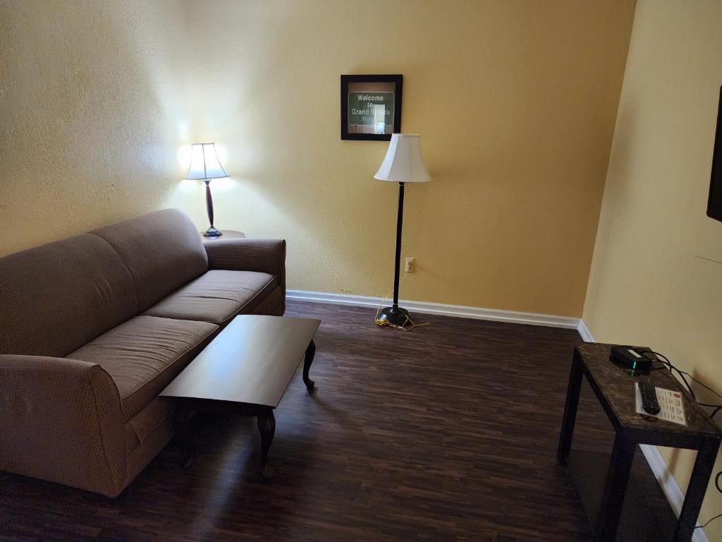 Econo Lodge & Suites photo 2