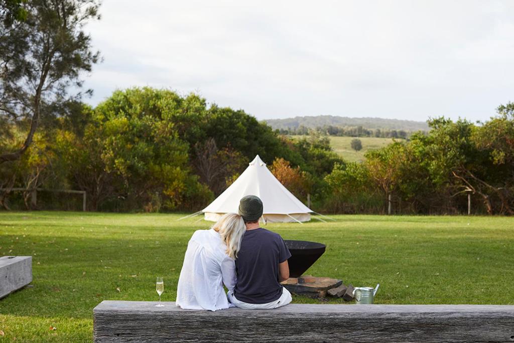Mystery Bay Cottages - Tap to explore photos