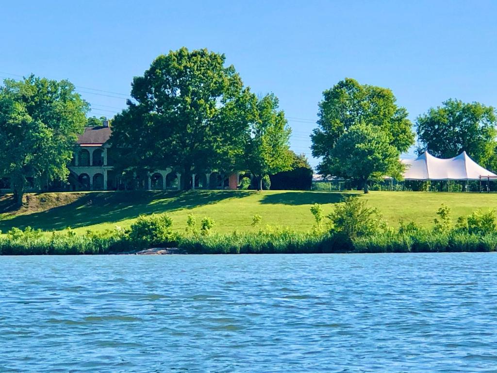 Williams Island Room at Tennessee RiverPlace photo 1