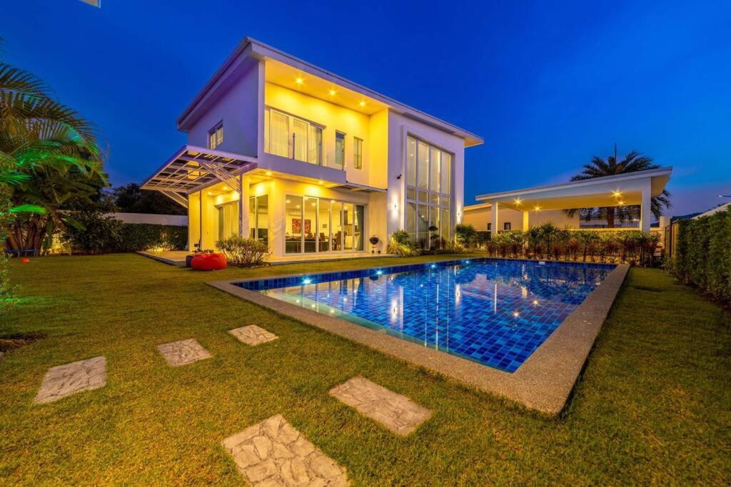Modern 3 bedroom Pool Villa! (PG19) photo 1