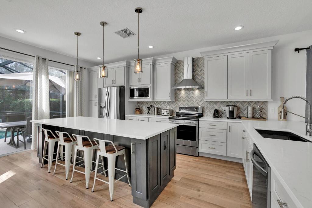 Large 6BR Themed Family Villa Near Disney world photo 1