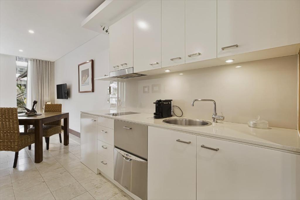 119 Santai Resort - Poolside Apartment by uHoliday photo 3