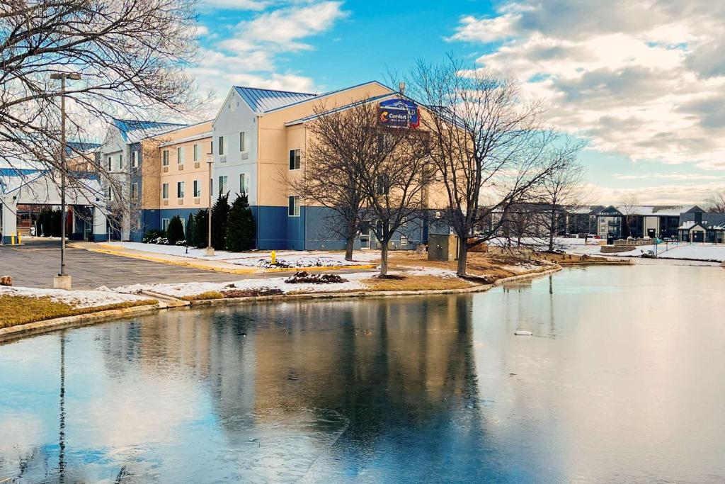 Comfort Inn & Suites Olathe - Kansas City image