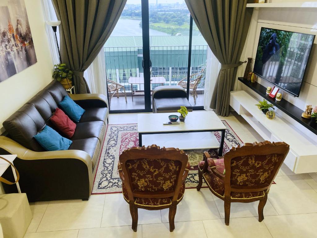 Mines Astetica Lake View Condo Seri Kembangan v1