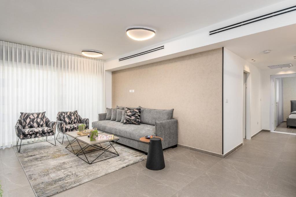 prestige 2BDR&2Bth w Parking- mahne yehuda sea-u jerusalem photo 3