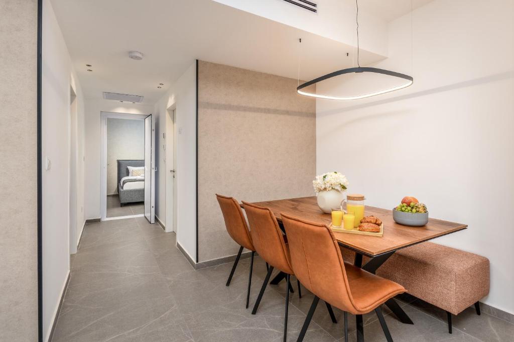 prestige 2BDR&2Bth w Parking- mahne yehuda sea-u jerusalem photo 1