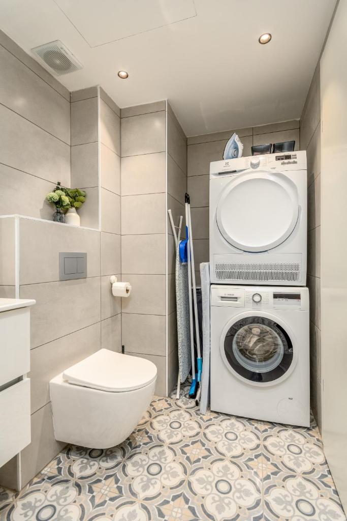 prestige 2BDR&2Bth w Parking- mahne yehuda sea-u jerusalem photo 2