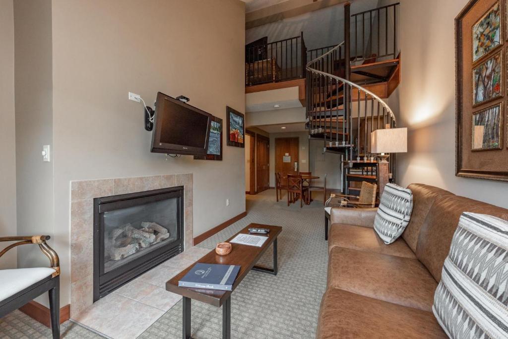 A307 One Bedroom & Loft Lake View photo 1
