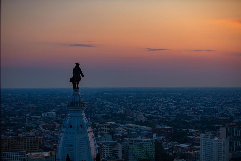 W Philadelphia photo 4