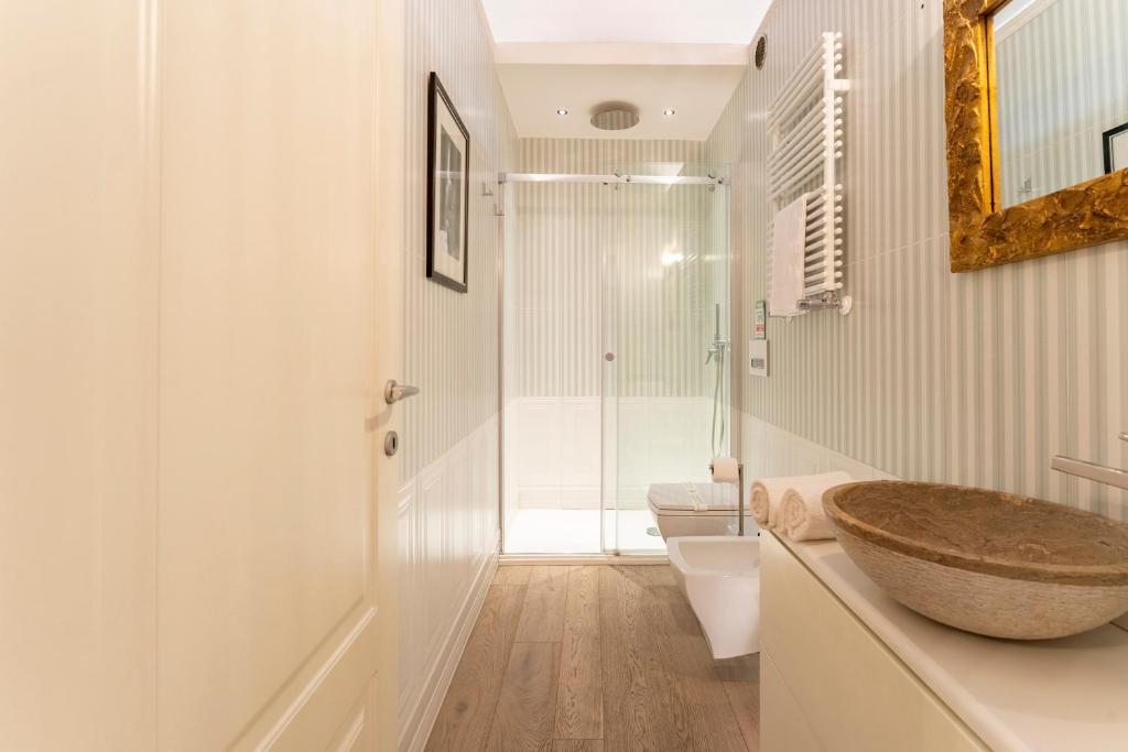Art Apartment Luxury Sofia Suite - Tap to explore photos