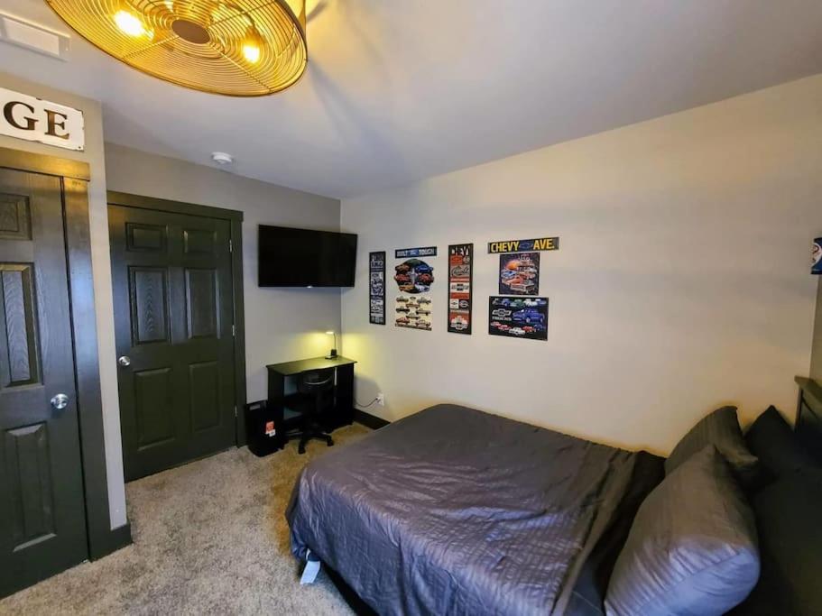 King Bed In Main Floor - Downtown Vacation Rental photo 1