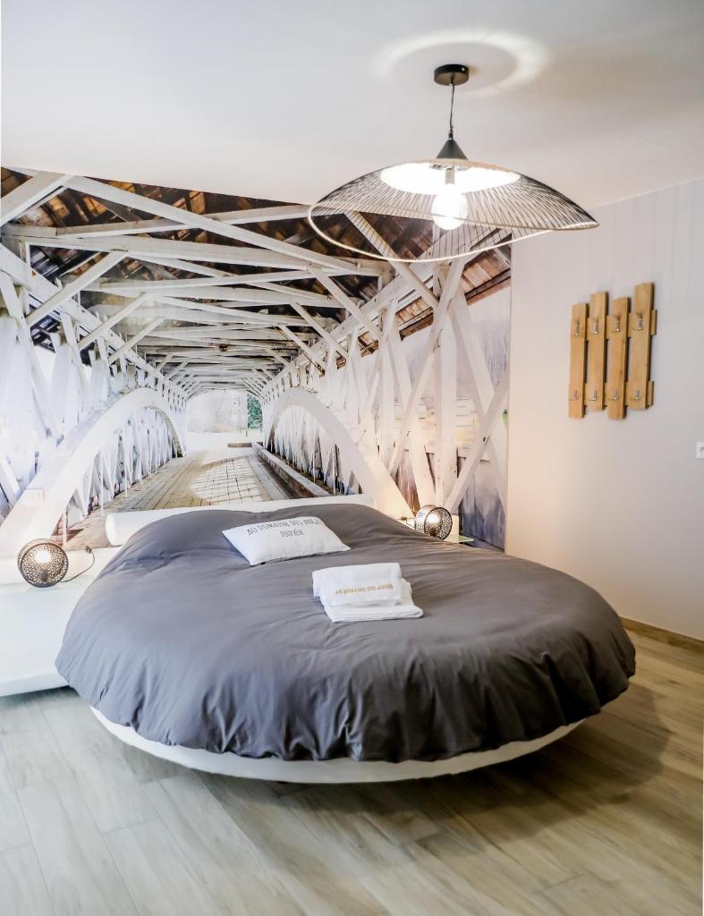 Au domaine des anges Gites avec Jacuzzi privatif dans la chambre photo 2