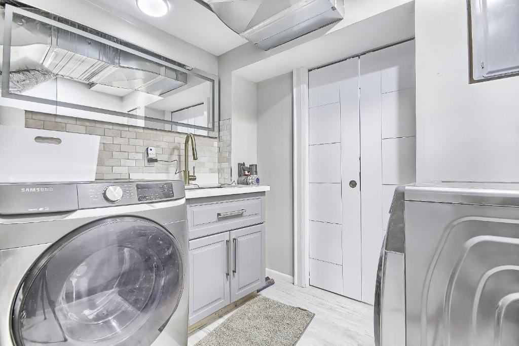 Charming and Luxurious 2BR+1Bath Guest Suite photo 3