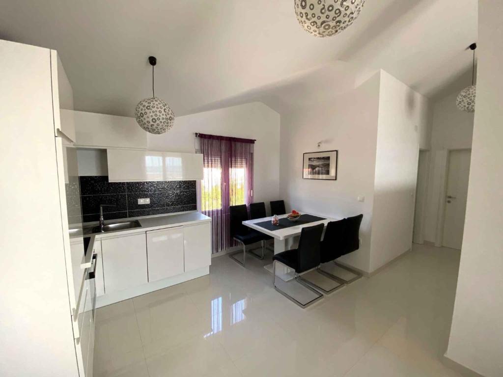 Two-Bedroom Apartment in Maslenica II photo 4