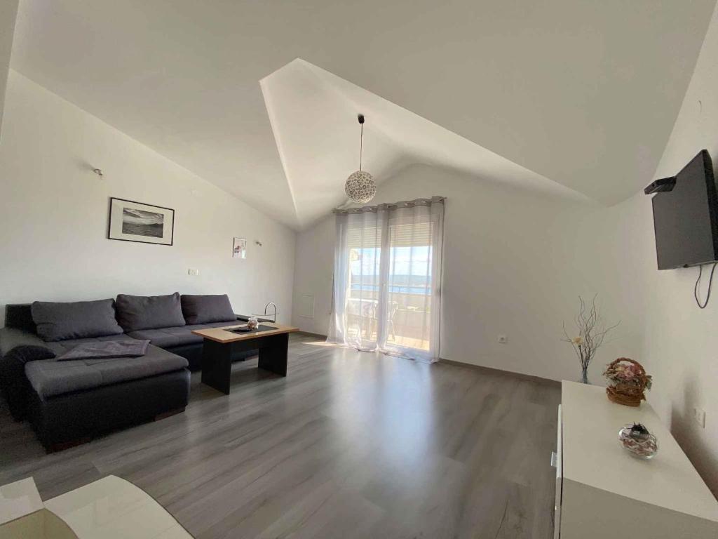 Two-Bedroom Apartment in Maslenica II photo 3