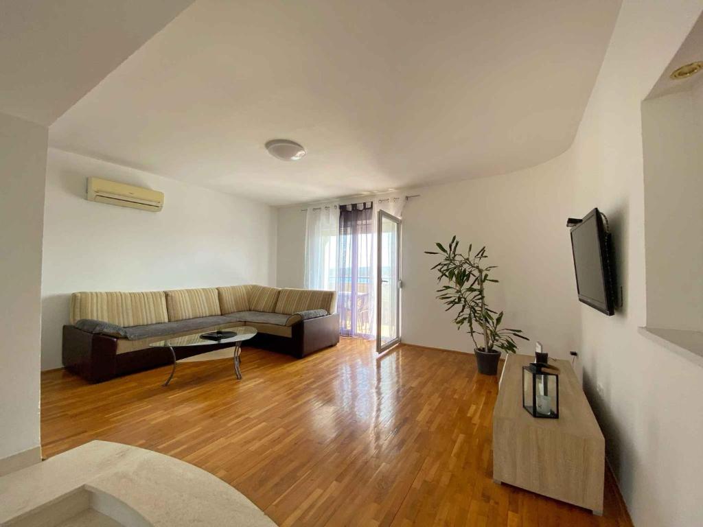 Two-Bedroom Apartment in Maslenica I photo 1