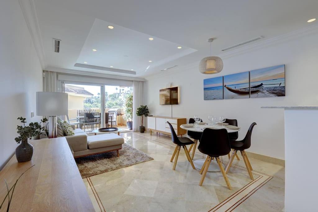 Stunning 2 Bedroom Apartment in Aloha Hill Club photo 1