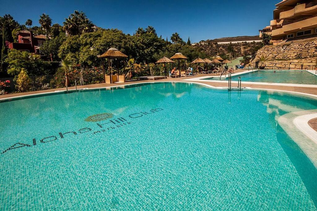 Stunning 2 Bedroom Apartment in Aloha Hill Club photo 2