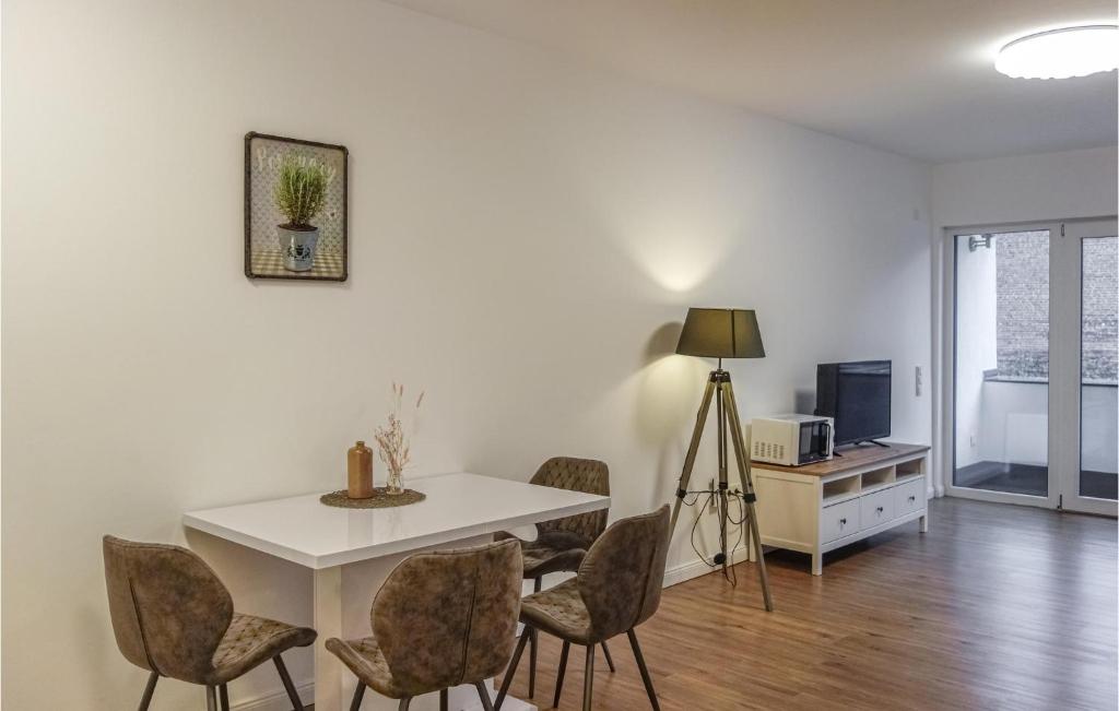 Awesome Apartment In Hilden With 1 Bedrooms And Wifi photo 2