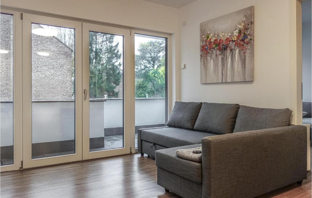 Awesome Apartment In Hilden With 1 Bedrooms And Wifi photo 3