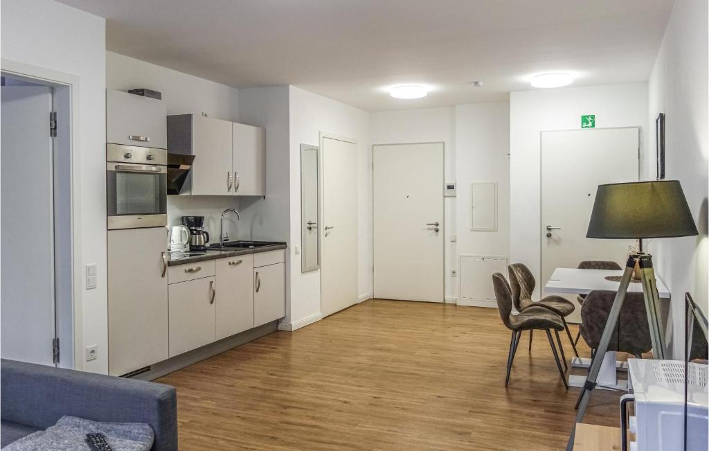 Awesome Apartment In Hilden With 1 Bedrooms And Wifi photo 4