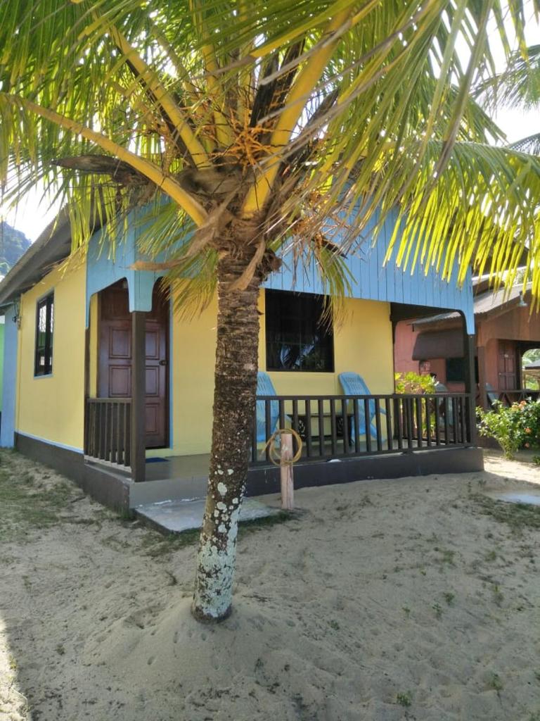 CEMPAKA CHALETS TIOMAN photo 4