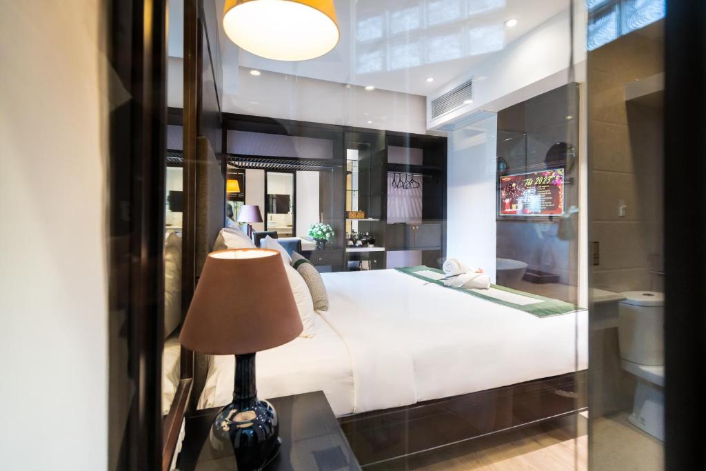 Hanoi Center Silk Charming Hotel & Travel
