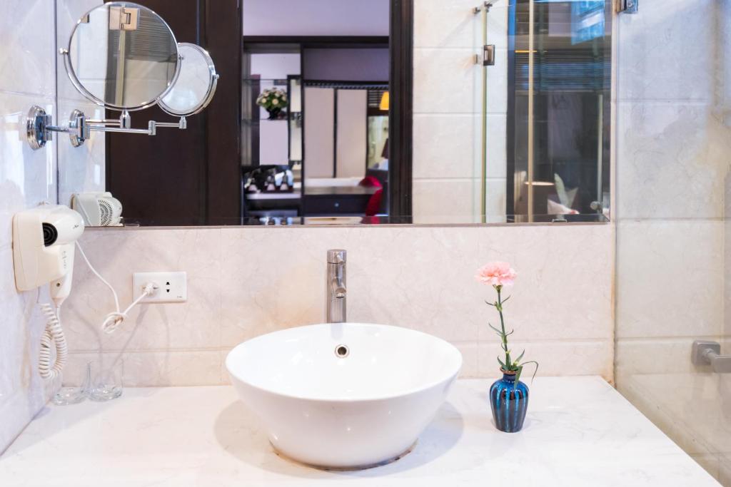 Hanoi Center Silk Charming Hotel & Travel