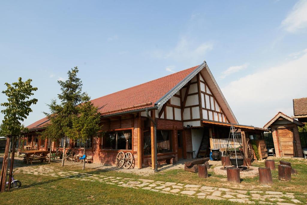 Slovenska Koliba 194, Madaras