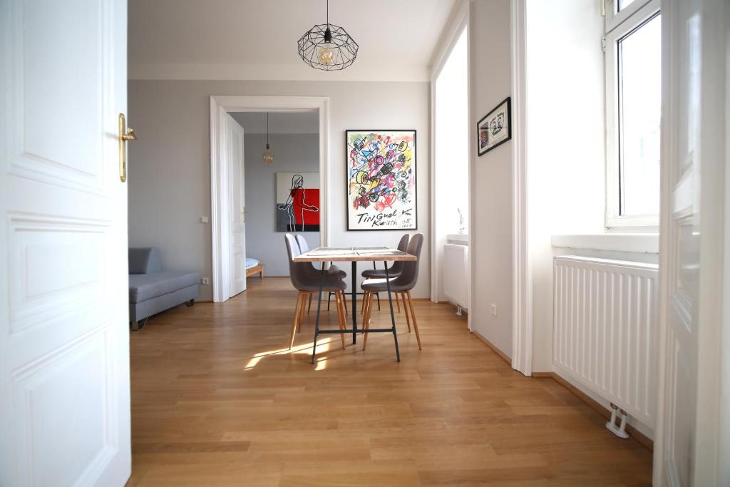 Classic, Modern & Sunny. 7min to Vienna’s center! Room Type - One-Bedroom Apartment