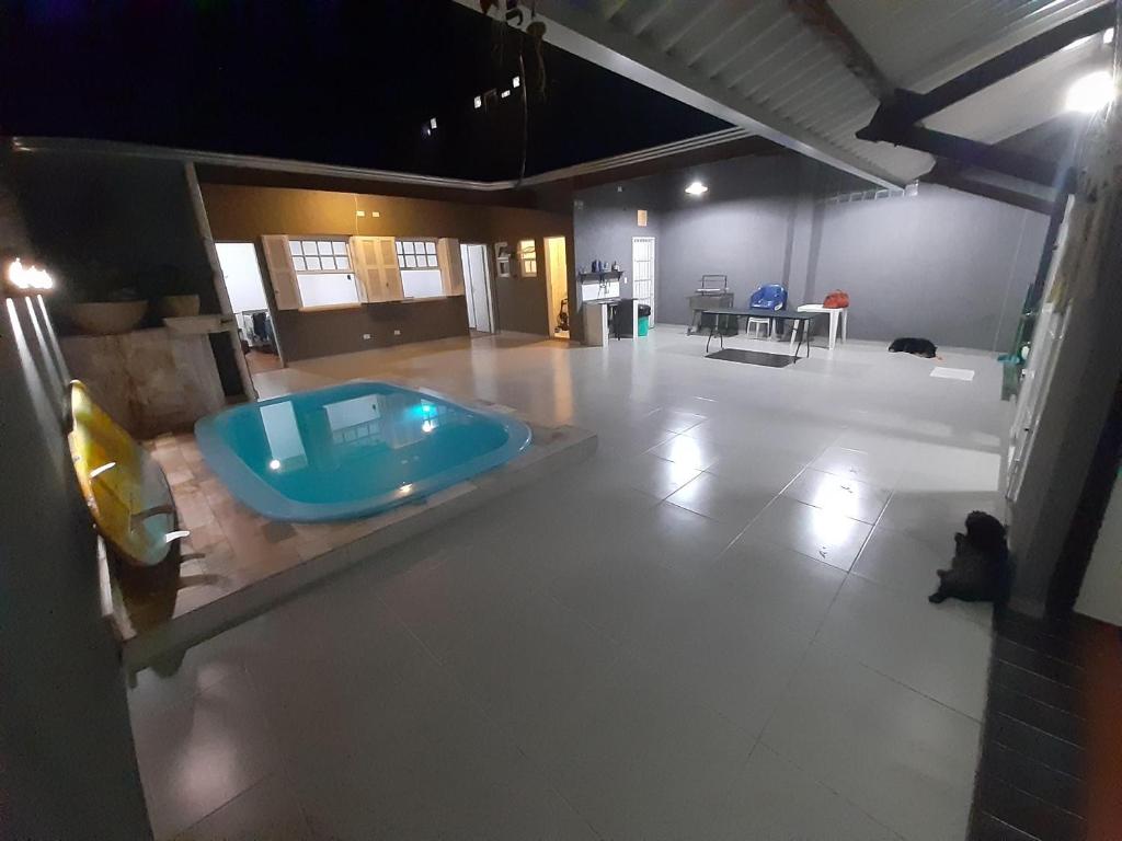 Casa com piscina, confortável e ótima localização photo 1