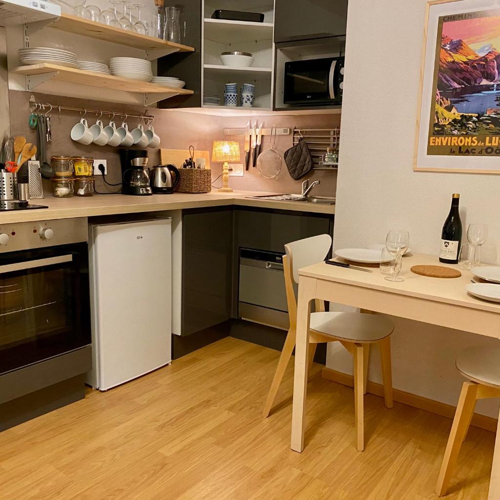 Newly Renovated Ground Floor Apartment close to Thermes photo 1