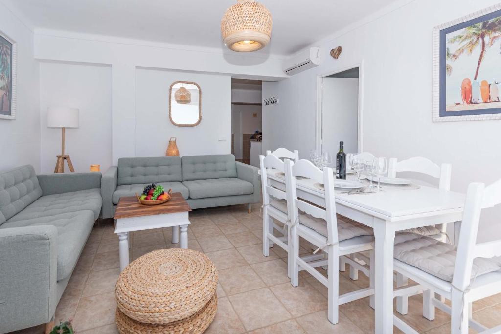 On The Beach Voramar by Sealand Villas - Tap to explore photos